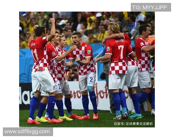 埃及与哥伦比亚足球场地对比分析探讨赛事影响与观众体验